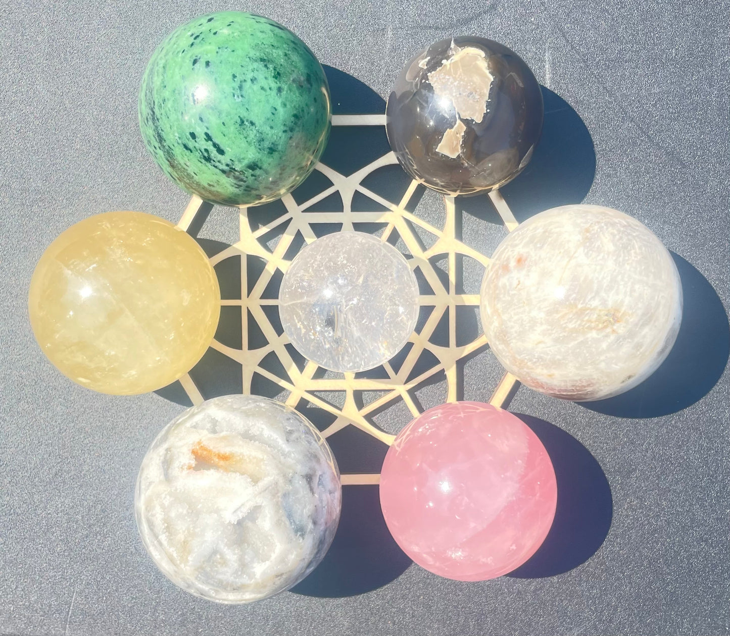 7 Sphere Wooden Holder