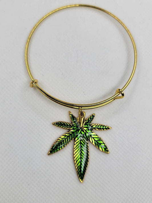 Single Leaf Gold Bangle