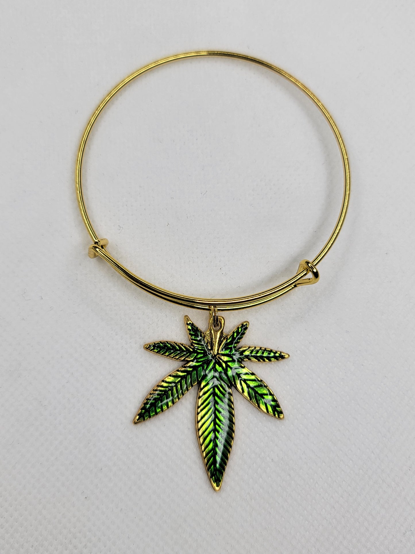 Single Leaf Gold Bangle