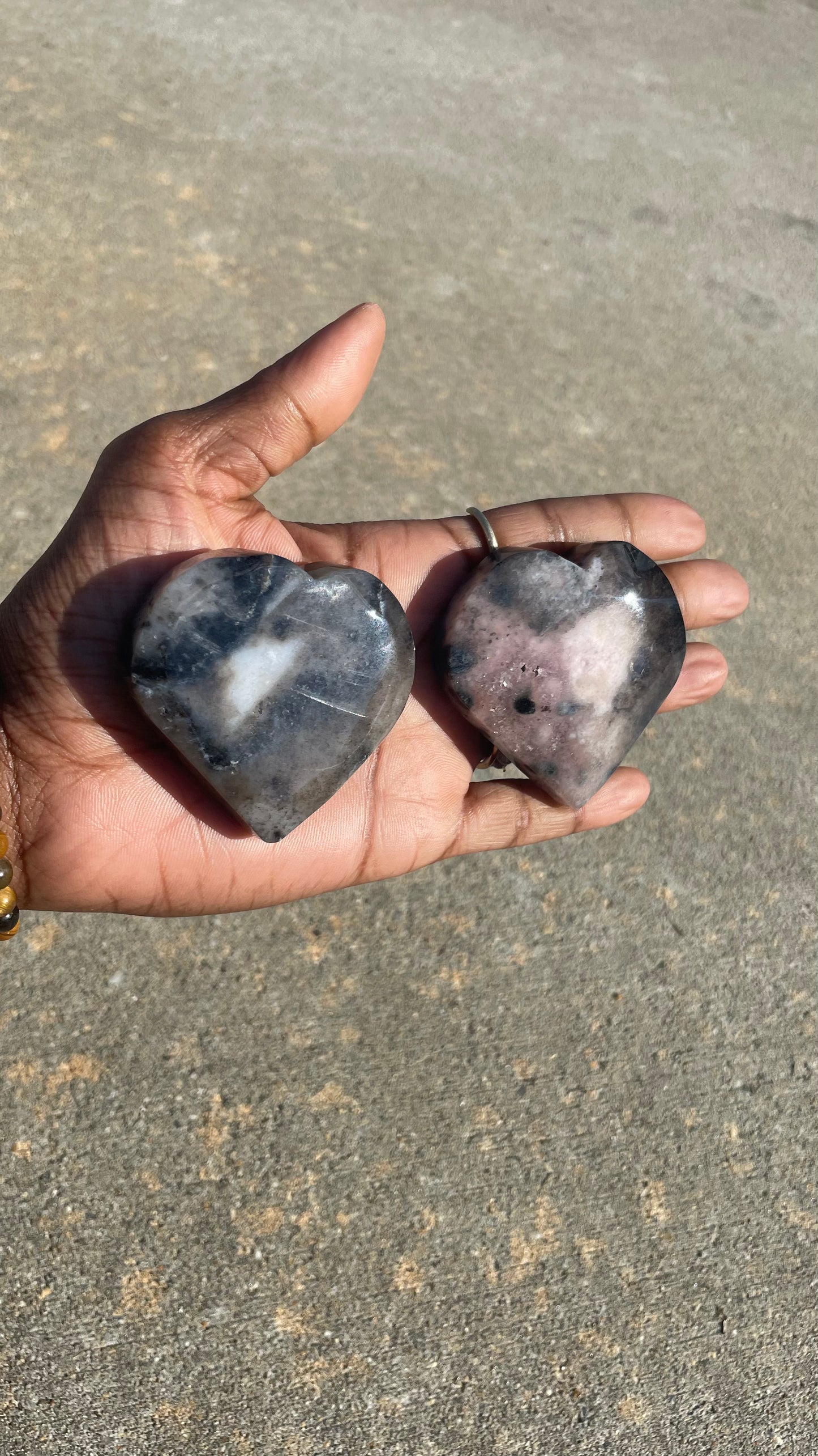 Black Flower Agate Heart