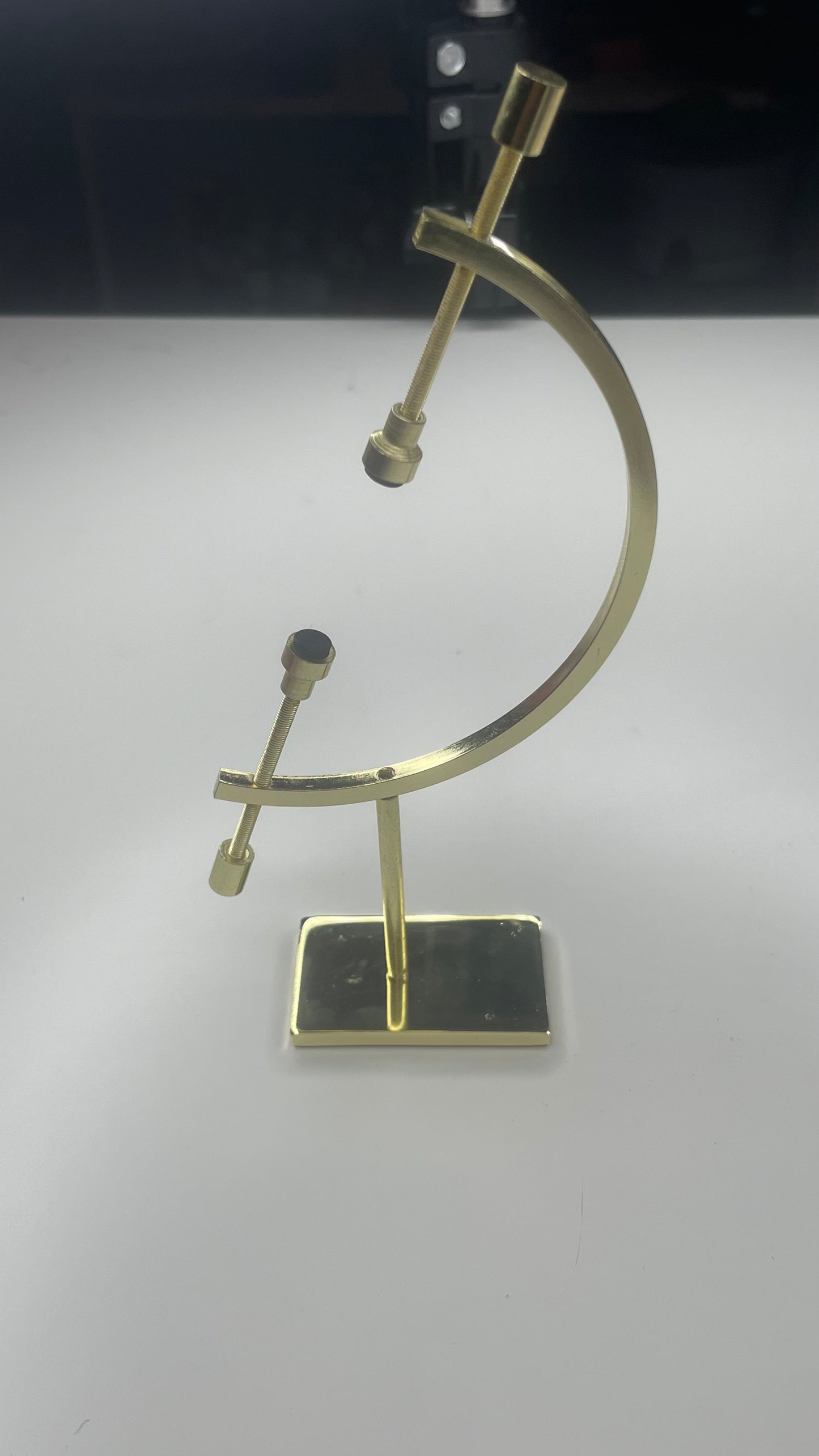 Sphere Stand (Gold)